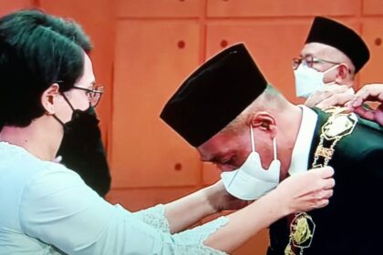 POSISI BARU: Rektor Universitas Cendrawasih, Oscar Oswald O. Wambrauw salah seorang dari sembilan pejabat di lingkungan Kemendikbudristek yang dilantik.