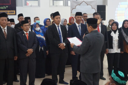 Suasana pengukuhan pengurus baru MKKS Kabupaten Tangerang terpilih periode 2022 – 2026 di Aula lantai dua SD Al-Azhar, Kelapa Dua, Kabupaten Tangerang, Banten, Kamis