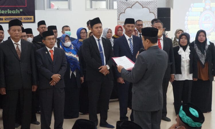 Suasana pengukuhan pengurus baru MKKS Kabupaten Tangerang terpilih periode 2022 – 2026 di Aula lantai dua SD Al-Azhar, Kelapa Dua, Kabupaten Tangerang, Banten, Kamis