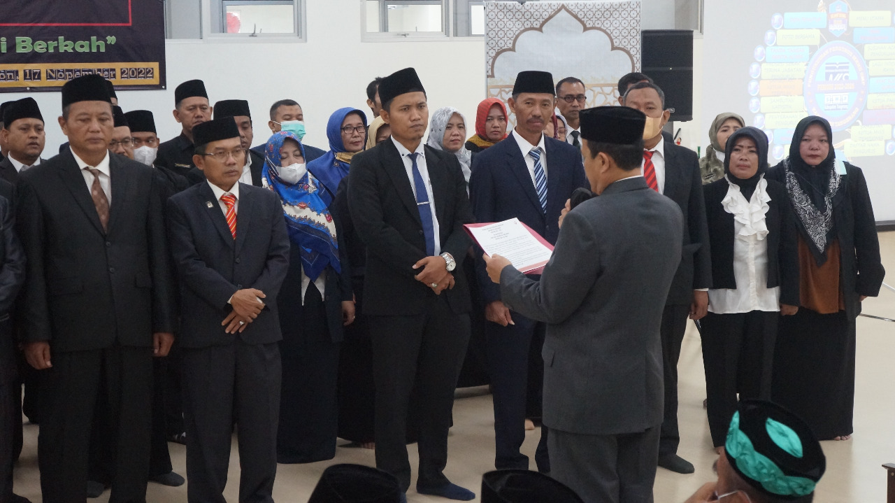 Suasana pengukuhan pengurus baru MKKS Kabupaten Tangerang terpilih periode 2022 – 2026 di Aula lantai dua SD Al-Azhar, Kelapa Dua, Kabupaten Tangerang, Banten, Kamis