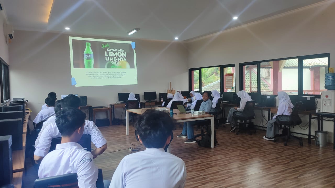 WhatsApp Image 2023 02 01 at 12.06.16 Siswa Antusias Ikuti pelatihan Desain Industri