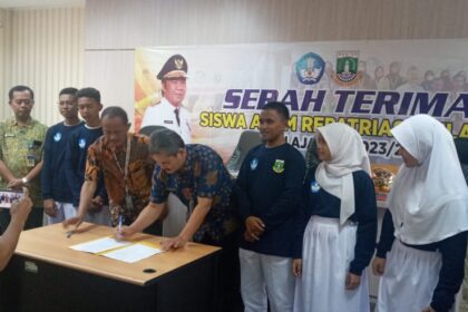 WhatsApp Image 2023 08 25 at 3.13.06 PM Serahkan Siswa Program ADEM Repatriasi ke Sekolah