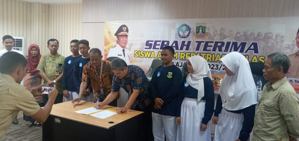 WhatsApp Image 2023 08 25 at 3.13.06 PM Serahkan Siswa Program ADEM Repatriasi ke Sekolah