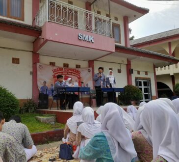 WhatsApp Image 2024 11 26 at 20.22.16 1960b326 Menguji Calon Ketua-Wakil Ketua OSIS SMK Islamic Village Dalam Debat