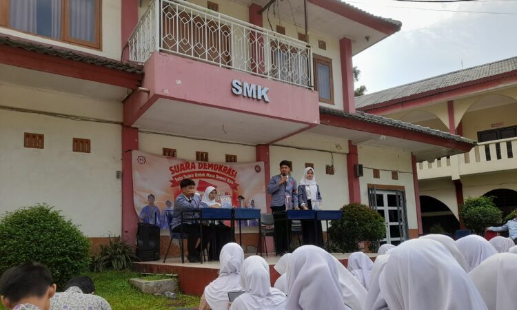 WhatsApp Image 2024 11 26 at 20.22.16 1960b326 Menguji Calon Ketua-Wakil Ketua OSIS SMK Islamic Village Dalam Debat